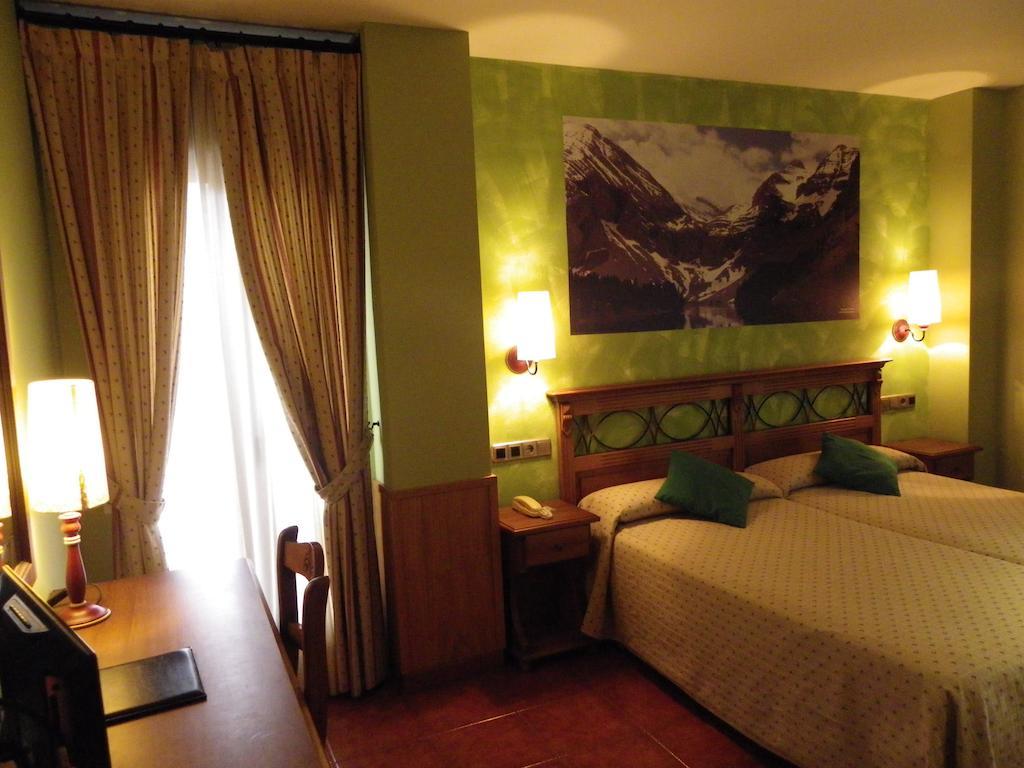 Hotel Arnal Ескалона Екстер'єр фото