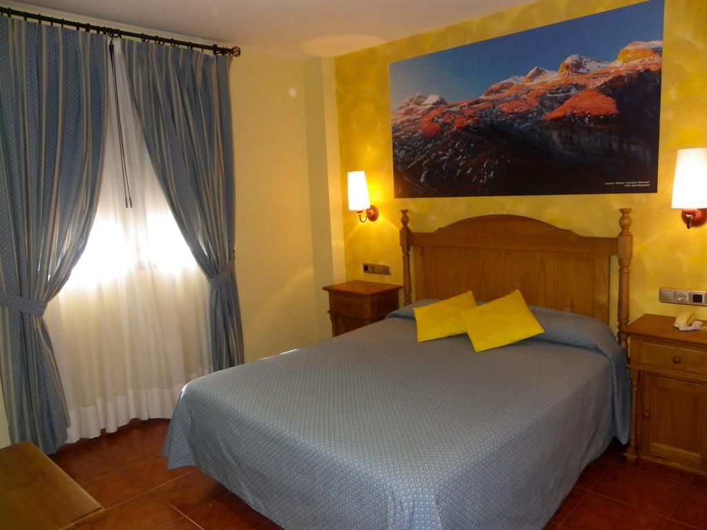 Hotel Arnal Ескалона Екстер'єр фото